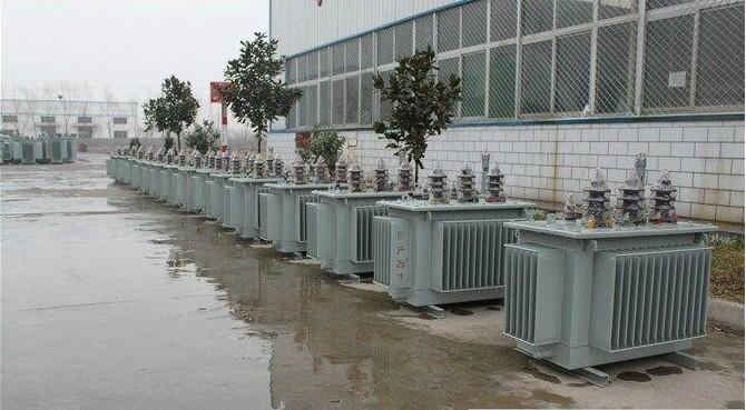 油浸式變壓器的保養(yǎng)如何去做？預(yù)防滲漏油：油浸式變壓器在油箱內(nèi)充滿變壓器油，裝配中依靠緊固件對耐油橡膠元件加壓而密封。